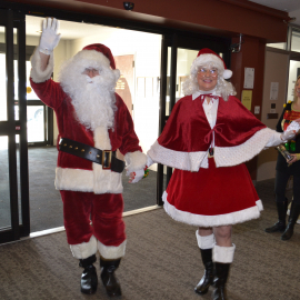mr and mrs claus arriving